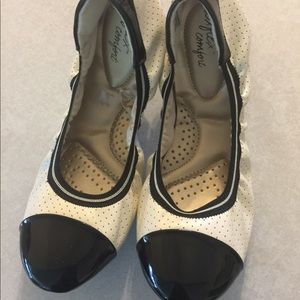 Dexflex comfort women’s flats
